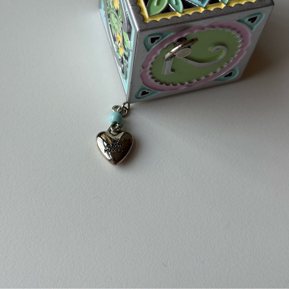 Sankyo Vintage Musical Baby Block Keepsake Cube Wind-Up Charm Pastel Metal 2"x2" - Picture 4 of 8